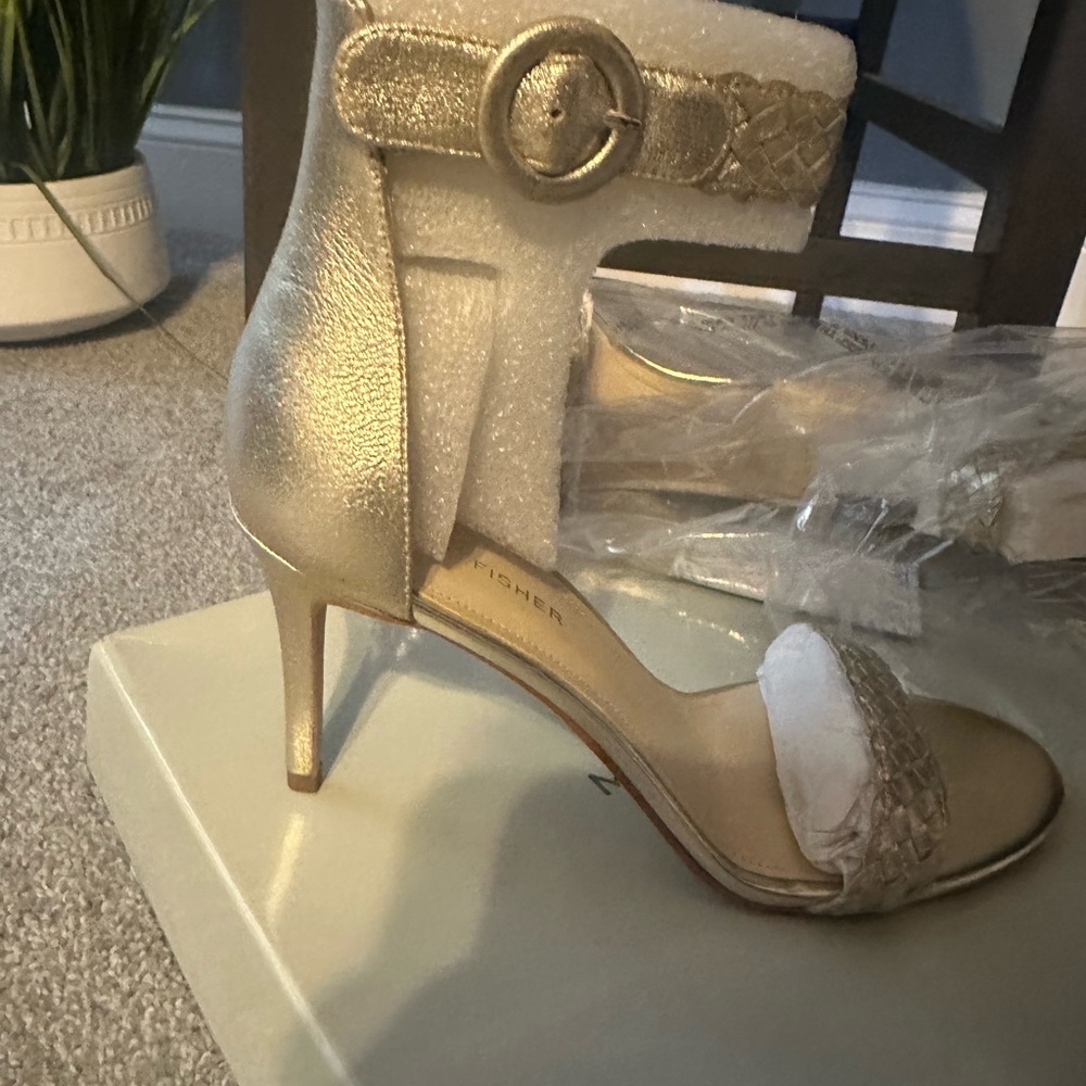 Brand New Women's Marc Fisher Gold Stiletto Heels with Ankle Strap size 8
